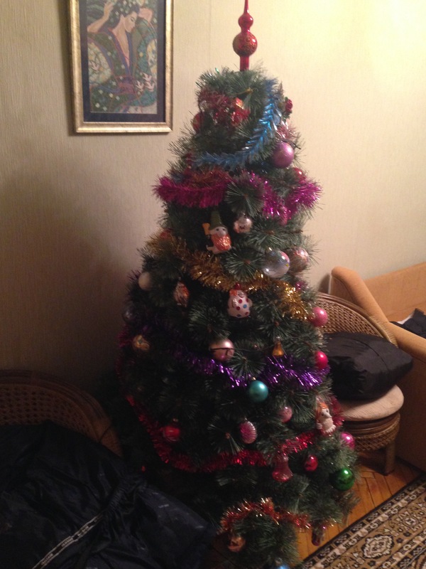 Ёлка держит строй