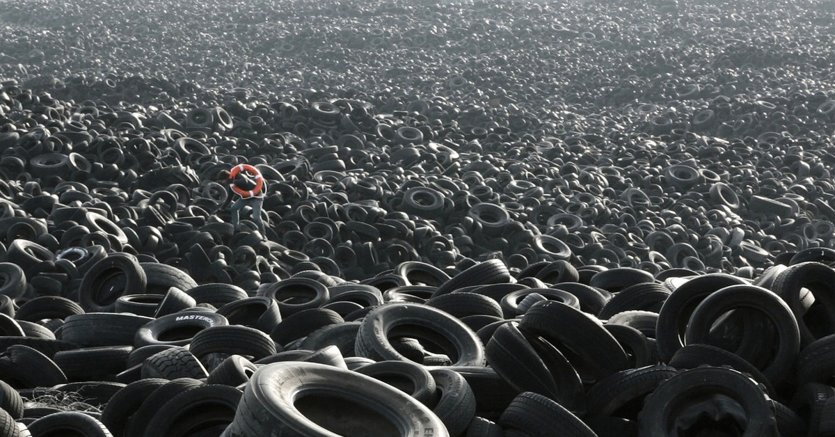 Tires recycling. Старые покрышки. Утилизация автомобильные покрышки. Свалка покрышек. Автомобильные покрышки свалка.