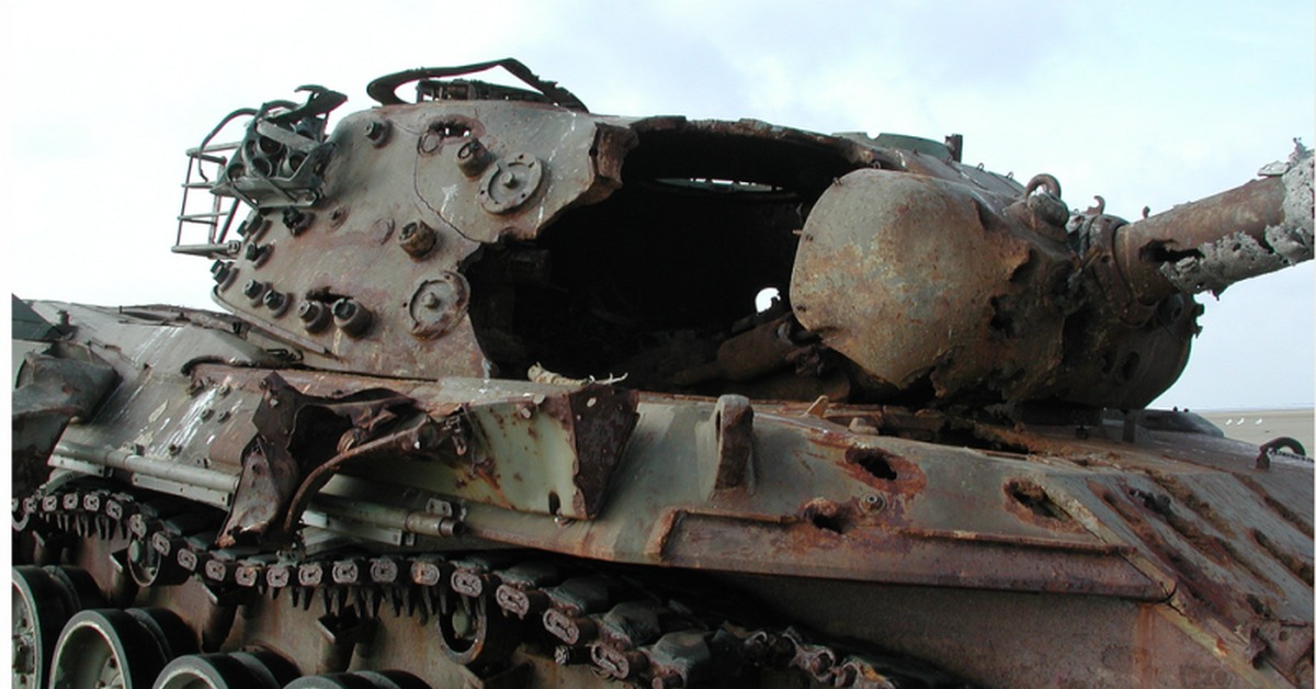 Разрыв танков. Подбитые танки леопард-2. Т55 танк подбитый.