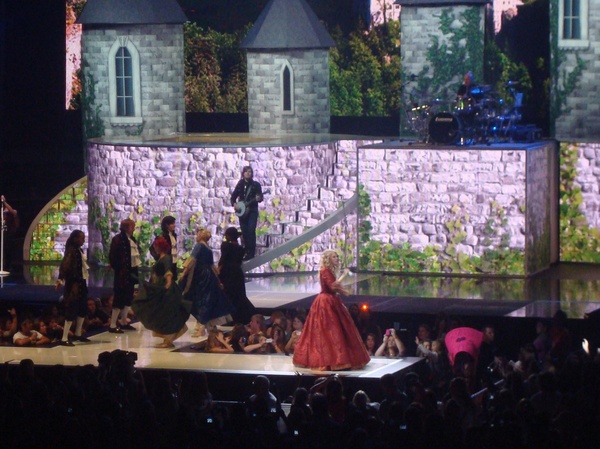 Taylor swift love story перевод. Смотреть фото Taylor swift love story перевод. Смотреть картинку Taylor swift love story перевод. Картинка про Taylor swift love story перевод. Фото Taylor swift love story перевод
