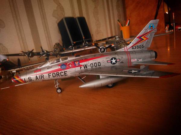  , F-100 SuperSabre,  1/72.   .
