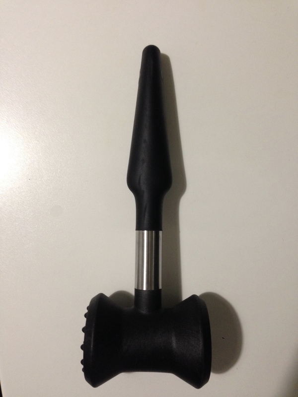 Жена купила молоток для отбивания мяса в Икее.