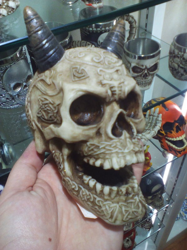 Череп в скандинавском стиле