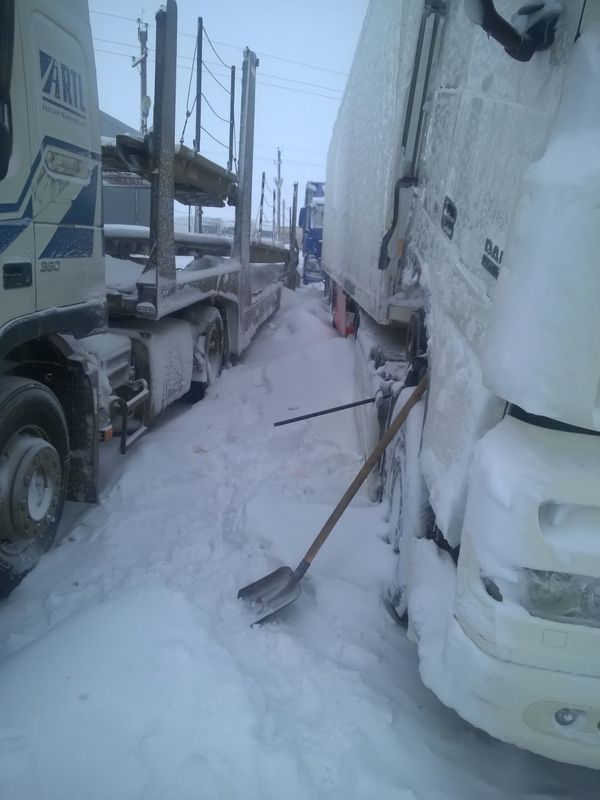 Inaction of road services on the highway Shymkent - Samara 1430 km, it is forbidden to film - My, Blizzard, Ministry of Emergency Situations, Kazakhstan, Vertical video, Video, Longpost, Aktyubinsk, Gai