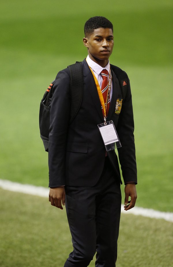 Тот момент, когда хочешь погулять с пацанами после школы, а тебя заставляют забивать Арсеналу и Манчестер Сити.