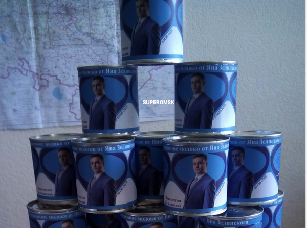 Ян Зелинский раздавал омичам сгущенку на Масленице