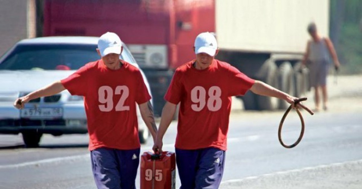 Как перенести большую канистру | Пикабу