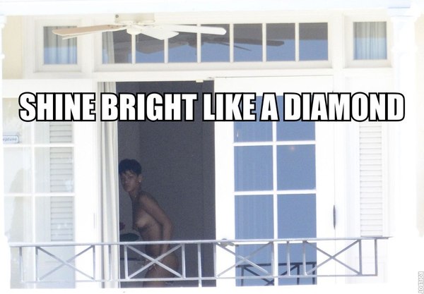 Rihanna shines with diamonds - NSFW, Rihanna, , Diamonds, Window, Paparazzi, Boobs, Breast