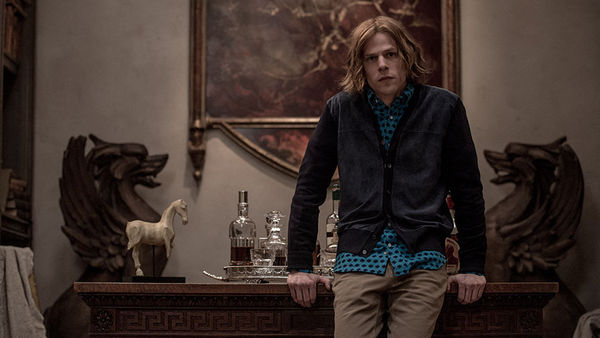 Кто знает что за картина была у Лютора на стене? Где-то видел вроде уже, а найти не могу :С