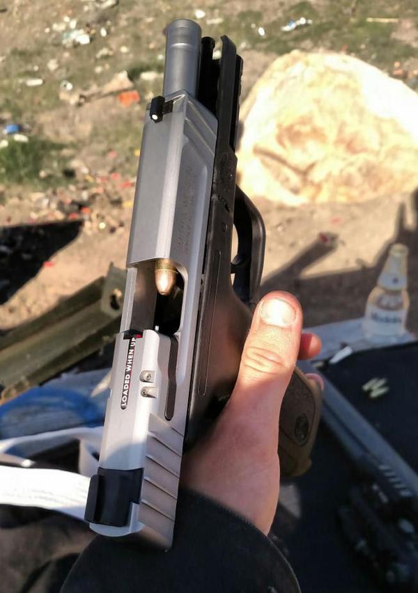 Когда диванного эксперта по оружию привезли на стрельбище