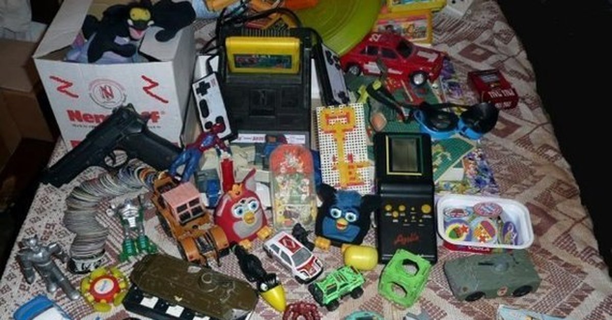 2000 год товары. Игрушки 90х. Вещи из 90-х. Вещи 90х. Игрушки и вещи из 90 х.