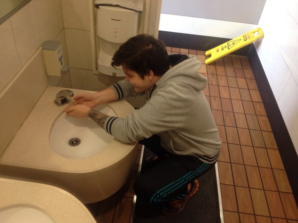 Умывальник для чОтких пацанов