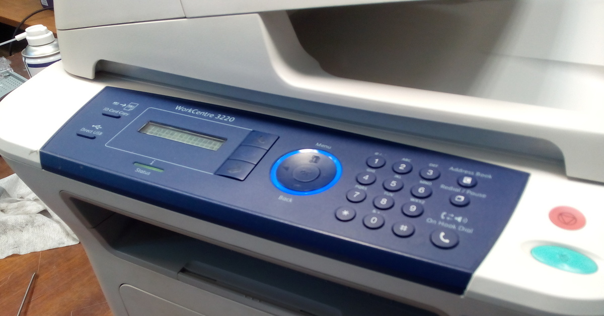 Ремонт лазерных принтеров samsung. Xerox WC 3220. Лазерный принтер в разборе. Рабочий стол для ремонта принтеров.