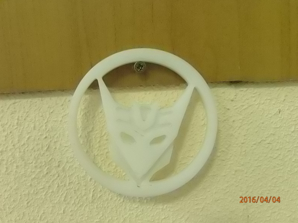 Значок десептикона на машину (прототип)