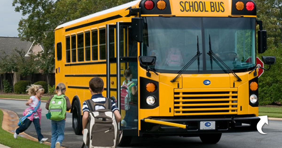 Желтые автобусы дети. Школьный автобус. Школьный автобус в Финляндии. Американский автобус. Школьный автобус в Америке.