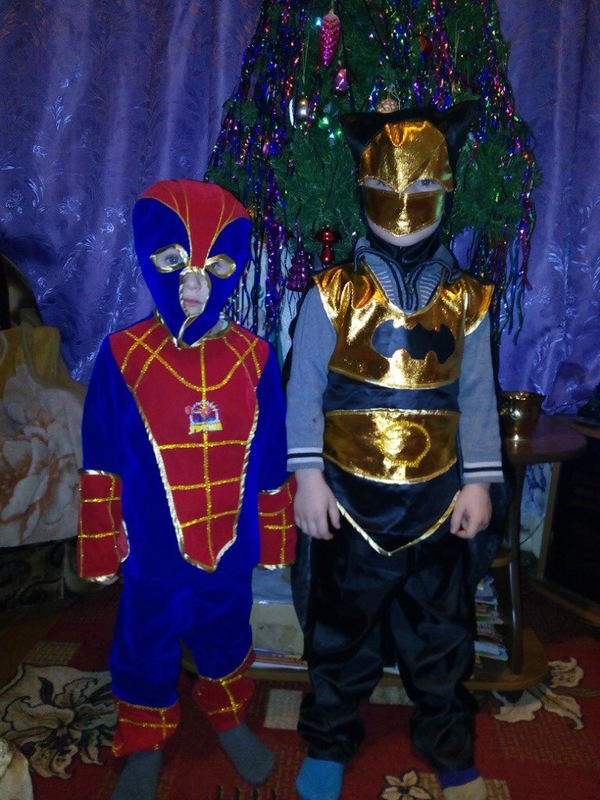 Новый человек-паук, ну и типа бэтмен