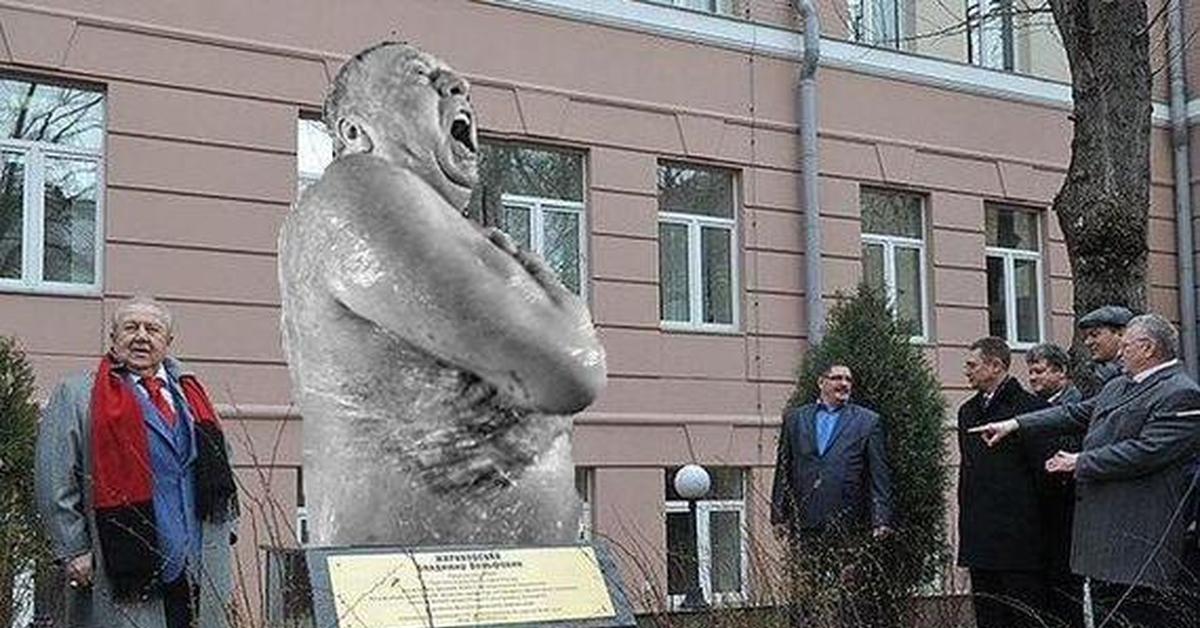 Памятник жириновскому в москве