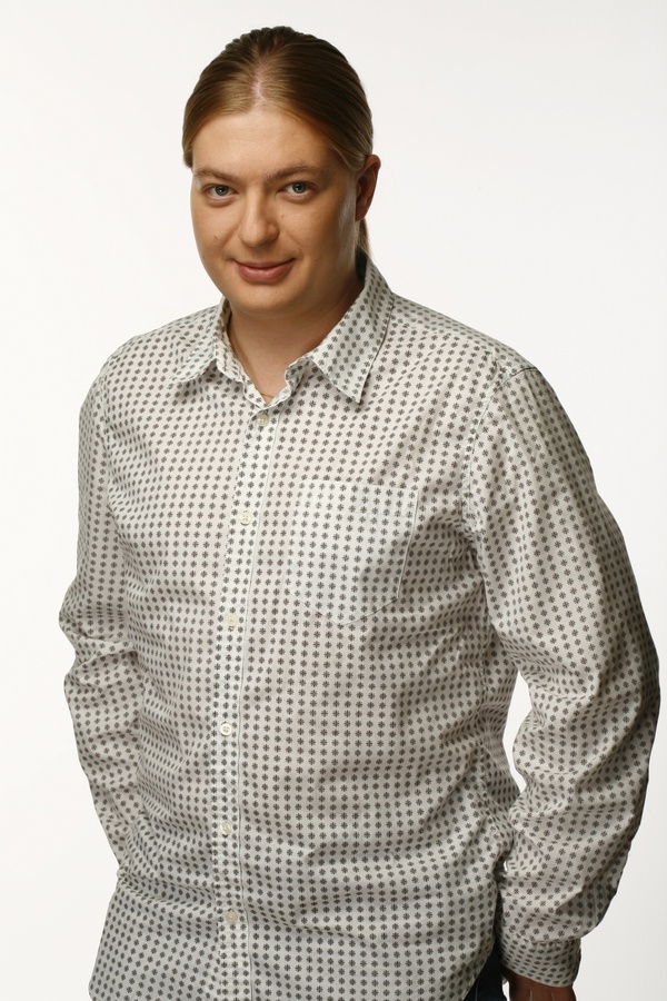 Знакомьтесь! Это Пётр Иващенко, именно он озвучивал Дэдпула из одноименного фильма.