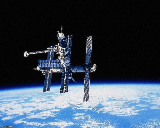 Мошенники ЗАБЫЛИ космонавта на орбите.