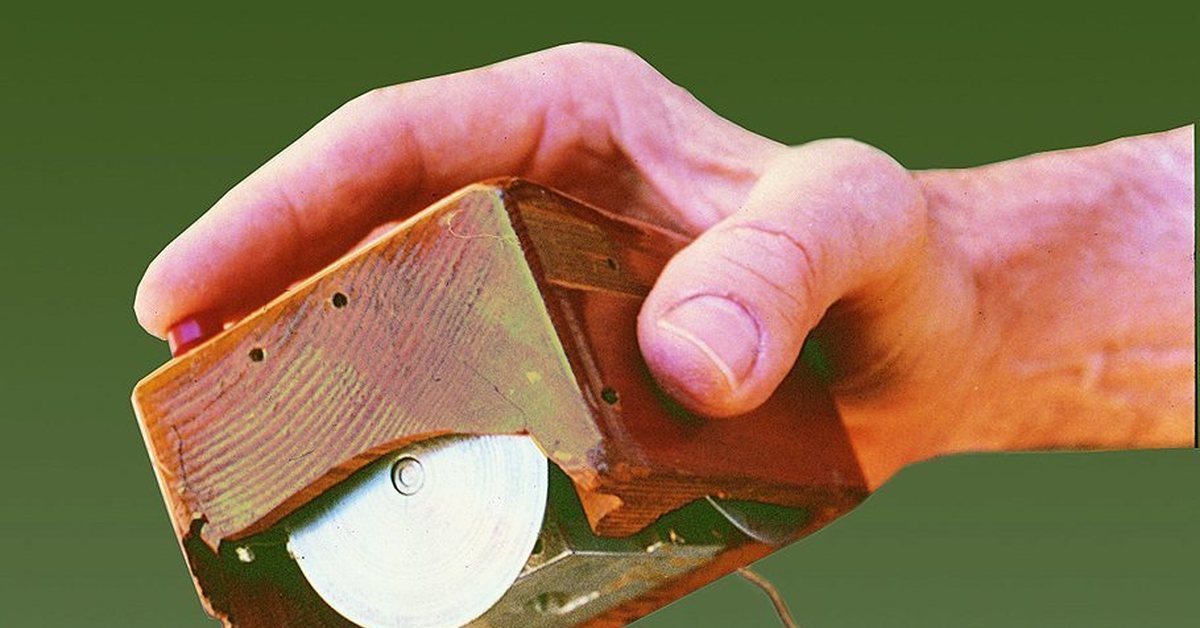 1 компьютерную мышь. Дуглас Энгельбарт компьютерная мышь. 1968 Год компьютерная мышь – Дуглас Энгельбарт. Первая компьютерная мышь.
