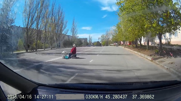 Бабушка и Проезжая часть.