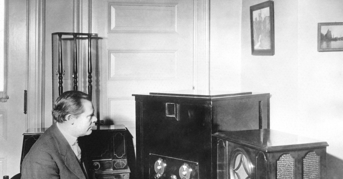 Какой был 1 телевизор. RCS TT-5 первый телевизор. Зворыкин телевизор. John Logie Baird. Улисс Санабриа Телевидение.