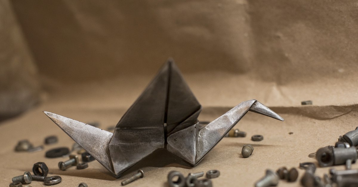 Необычная креативная мебель. Сложить розу из бумаги. Оригами горит. Как сделать нестандартную. Интересные формы упаковок.