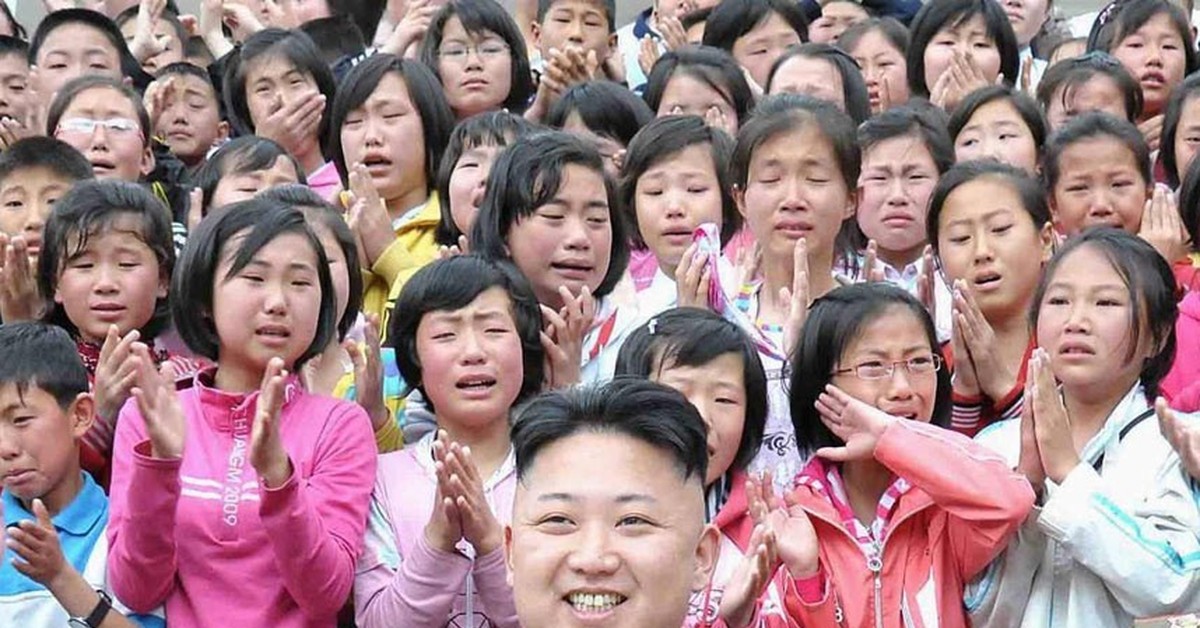 Население северной кореи на 2023 численность населения. Северная Корея счастливый народ. Северная Корея счастливые люди. Жители Северной Кореи. Обычные китайцы.
