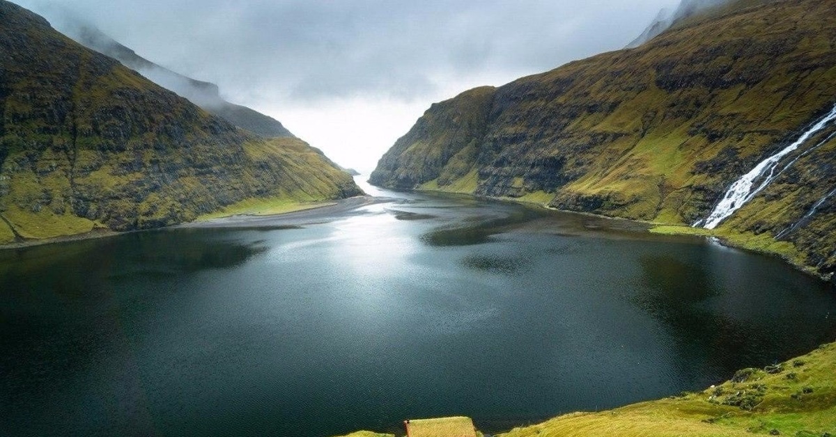 Faroe islands. Деревня Гасадалур, Фарерские острова. Озеро Саксун, Фарерские острова. Озерный Фьорд в Исландии.