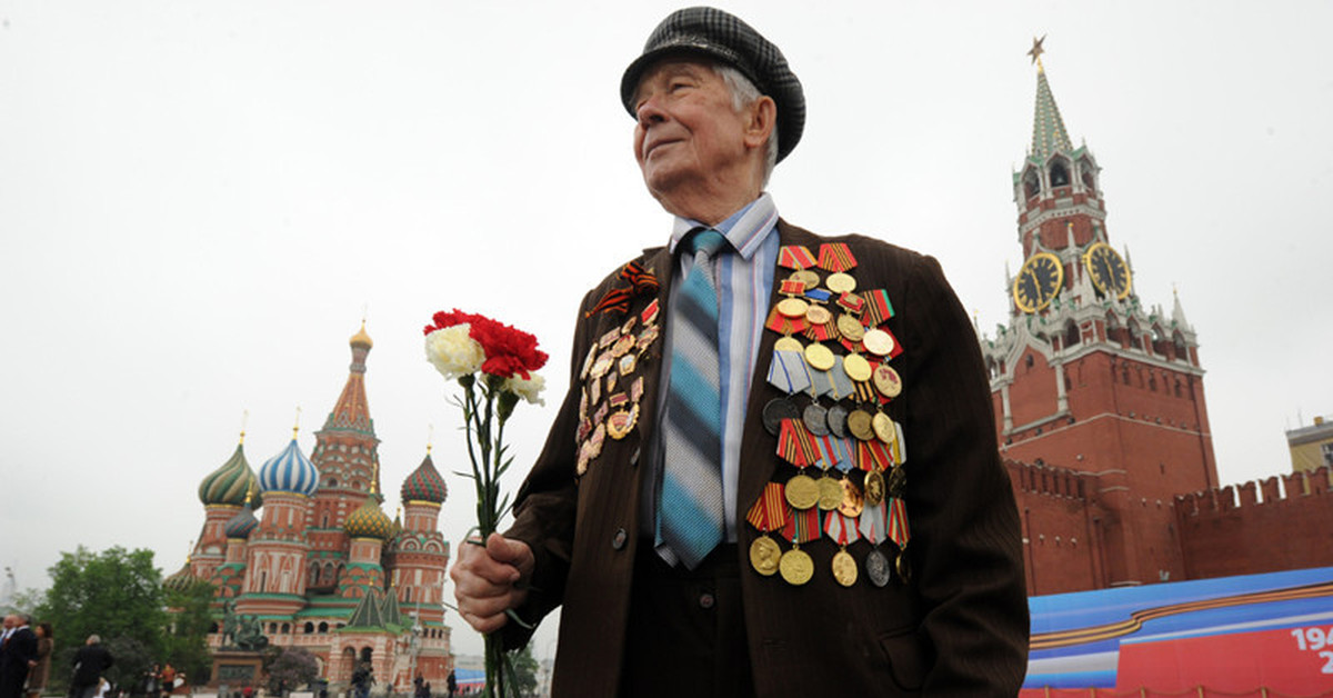 Земля ветерану москва. С днем Победы. О ветеранах. Ветераны на параде. Ветераны ВОВ.