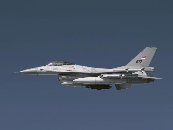           F-16, 