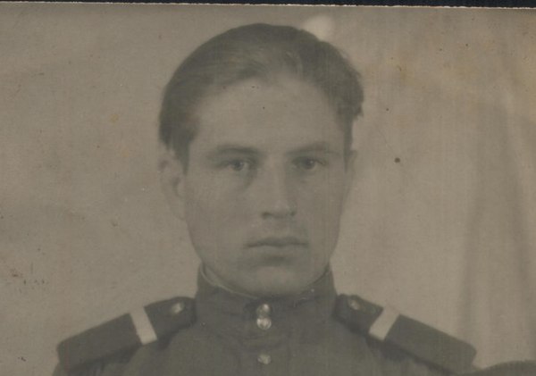 Помогите обработать фото. Качество фото оставляет желать лучшего.