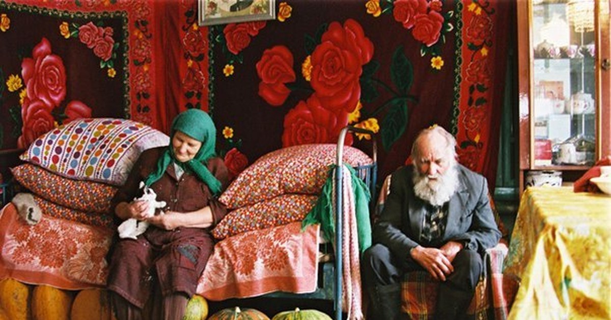 Жизнь в доме деда. Бабушка и дедушка в деревне. Деревенская бабушка. Деревенский колорит. Старики в деревне.
