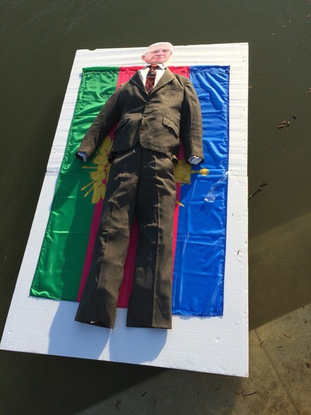 А у нас в Краснодаре запустили мэра по реке.