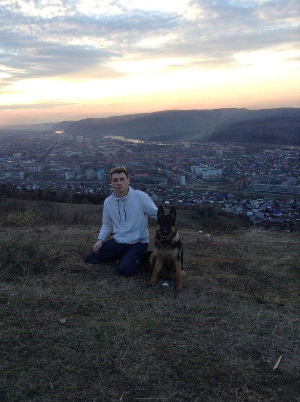 С верным другом на фоне нашего маленького города=)