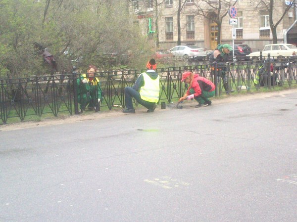 Покрасим ограду так что бы и другие могли ее покрасить, но чуть позже.