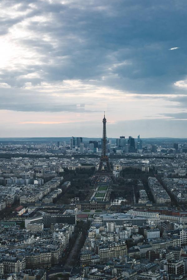 Если когда-нибудь окажетесь в Париже, не спешите посетить Эйфелеву башню