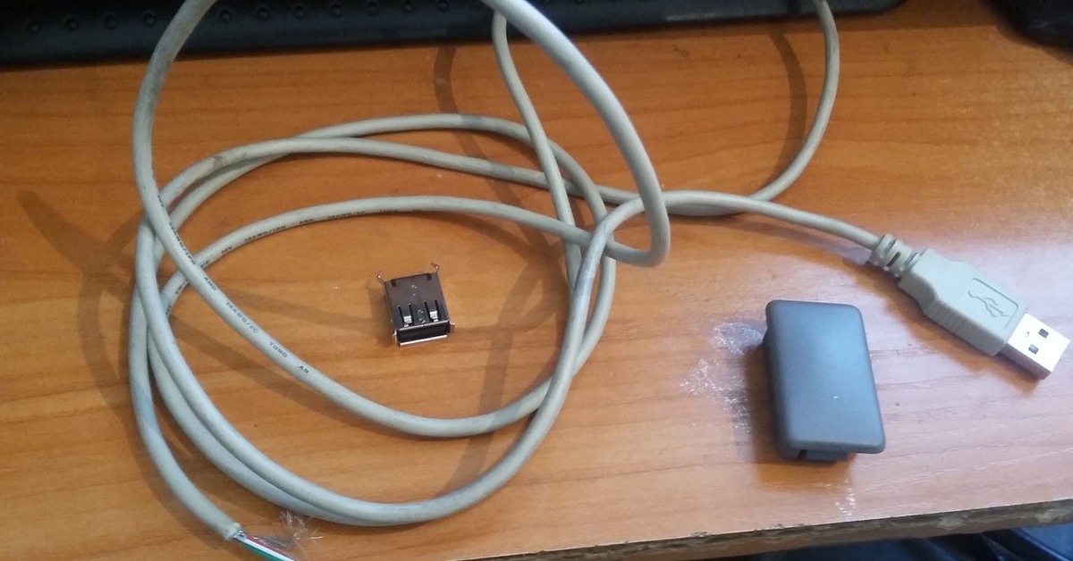 Заряжается через usb. Зарядка для телефона. Провод для зарядки телефона. Ненужные шнуры и зарядные устройства. Зарядник ТРС.