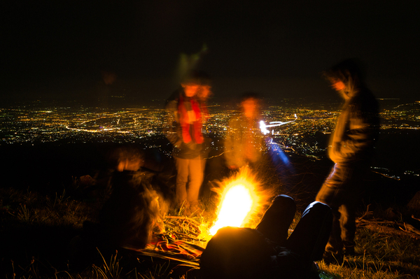 А под ними огни ночного города...