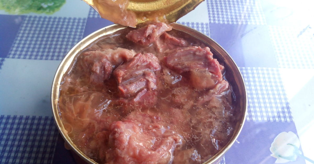 Как разогреть тушенку в банке. Как подогревать консервы. Тушенка аргус. Тушенка мамир. Как разогреть банку тушенки.