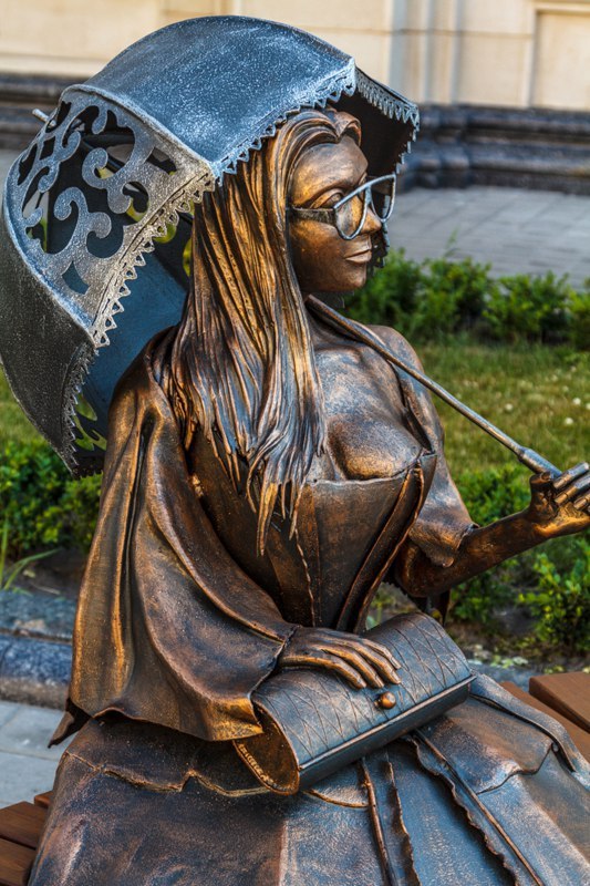 Passenger at the Brest railway station) - Not mine, Brest, Railway station, Sculpture, Nobody reads tags