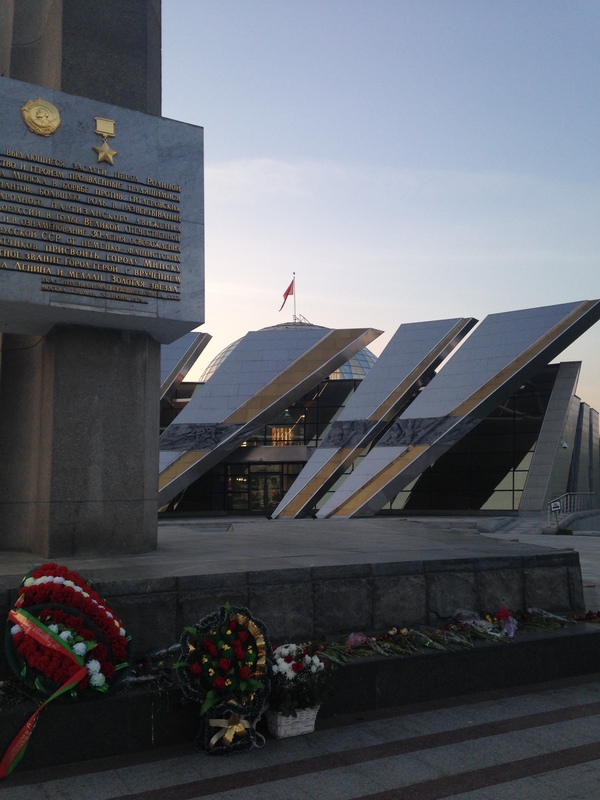 In Minsk, on the building of the Museum of the Great Patriotic War, by May 9, the flag of the USSR was installed. - My, the USSR, Flag, Minsk, Republic of Belarus, May 9, Longpost