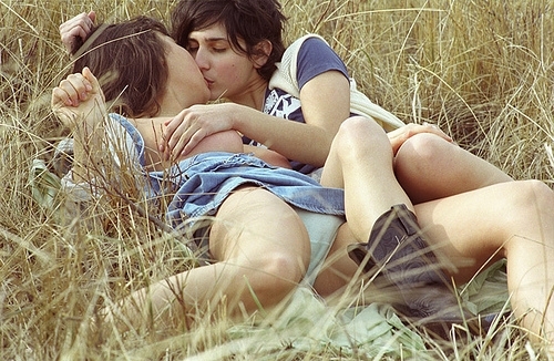 In the fields - NSFW, Lesbian, Kiss, Nature