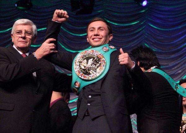 Геннадий Головкин стал чемпионом WBC в среднем весе. Альварес отдал титул без боя