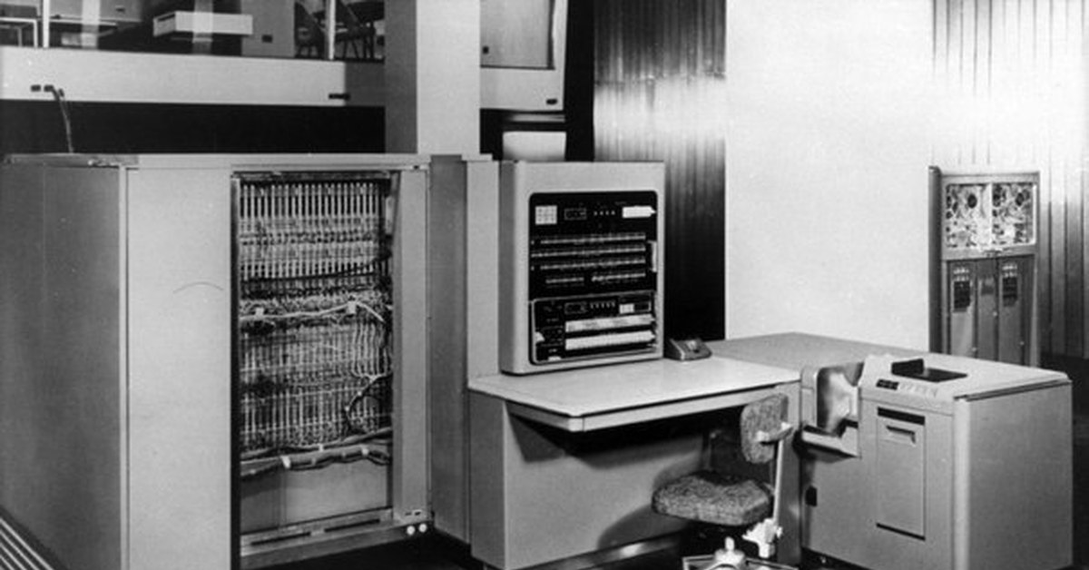 Название первого эвм. IBM 701. Первый промышленный компьютер IBM-701. Машина  IBM-701.