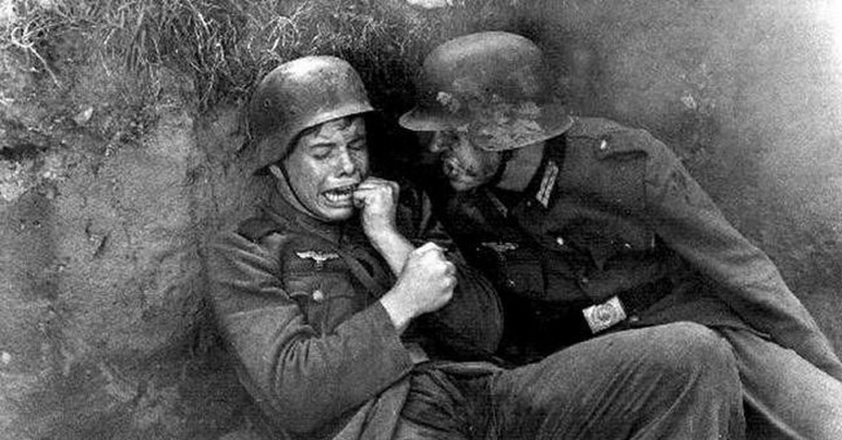 Почему солдаты не хотят. Немецкий солдат плачет в окопе. Немецкий солдат после войны.