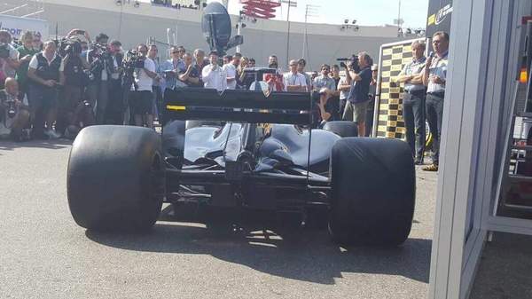 Новые шины формула-1 на 2017й сезон. Механики с пит стопов начинают покупать абонименты в качалку