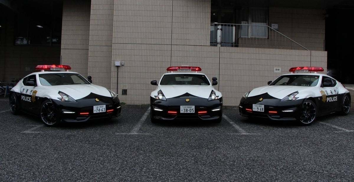 Полиция токио 3. Nissan 370z Police. Nissan Fairlady z полиция Японии. Nissan 34 GTR Police. Ниссан ГТР полиция Японии.