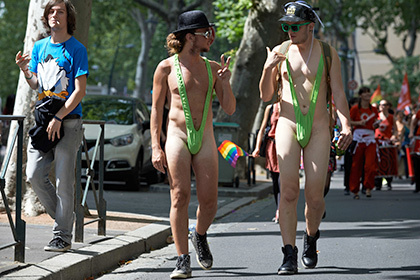 Participants of the gay parade in Kyiv were asked to wear shorts and running shoes - NSFW, Parade, Kiev, Participants, Gays