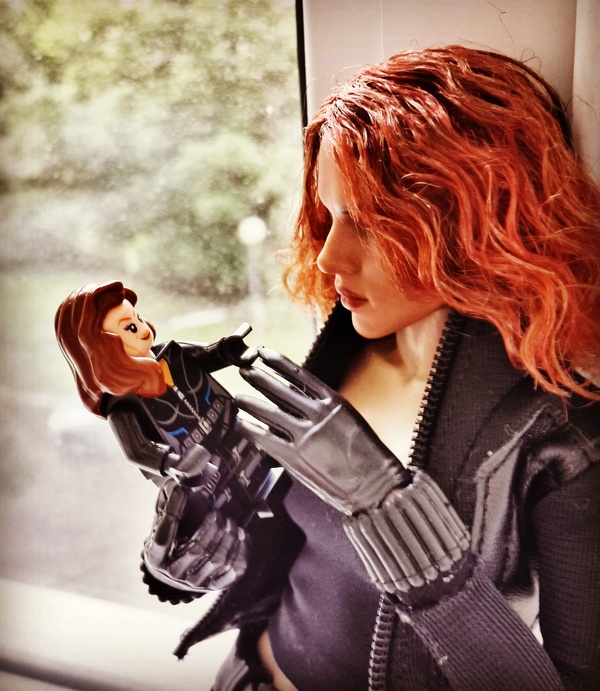 Black widow playing with herself